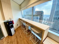 Gateway West (D7), Office #537064011